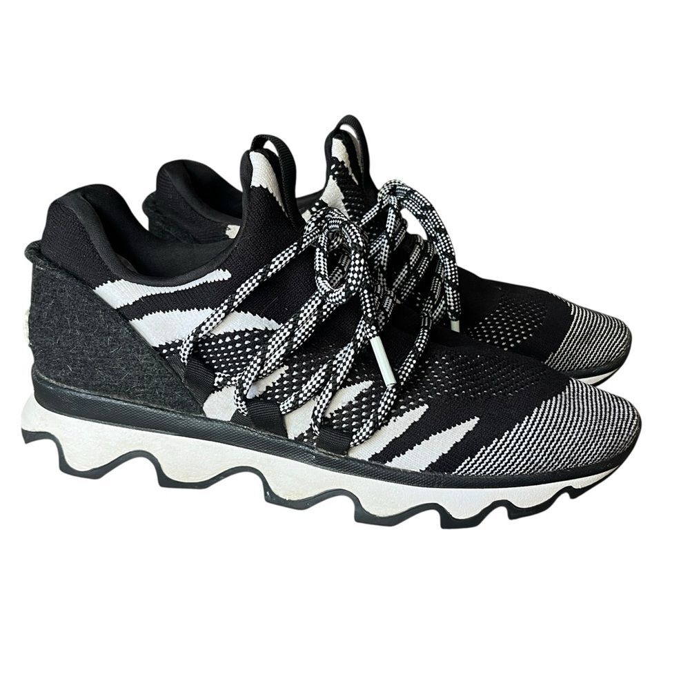 Sorel Kinetic Lace Sneaker Patterned Black White Knit Womens 8